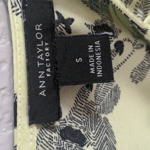 Ann Taylor Factory Toile Green and Black Blouse Top - Picture 5 of 6